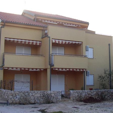 Apartments Jtv Simuni Kolan Luaran gambar