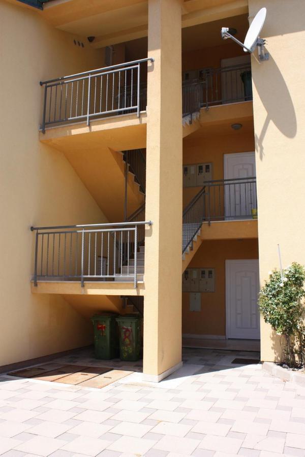Apartments Jtv Simuni Kolan Luaran gambar
