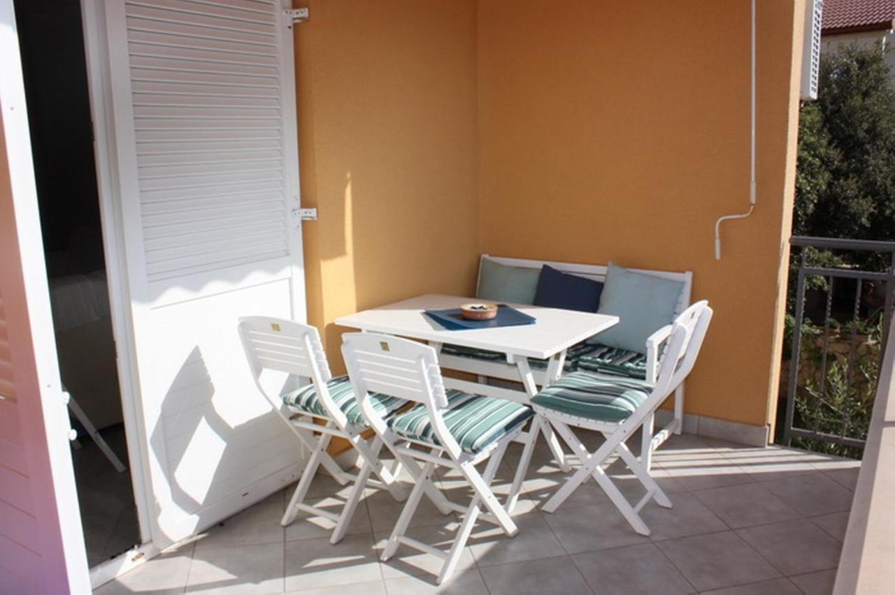 Apartments Jtv Simuni Kolan Luaran gambar
